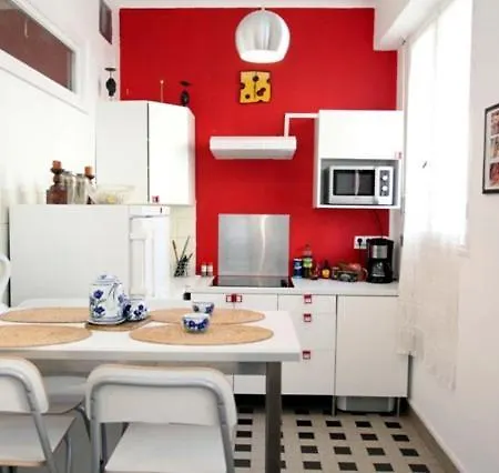 2 Steps From The Sea, Calm, Full Furnished דירה